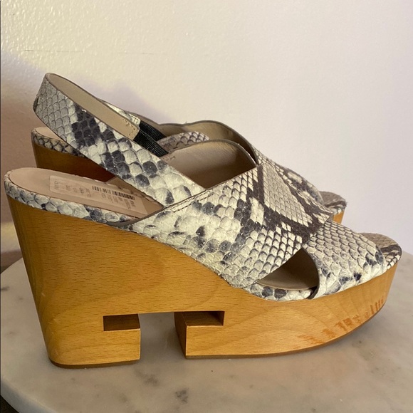 EUC TORY BURCH Authentic Leather Snakeskin Wooden Platform Sandals